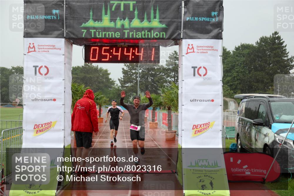15.06.2025 - 7 Türme Triathlon Michael Strokosch http://msf.ph/oto/8023316 15.06.2025 15:44:40 Ziel 274, 296 meine-sportfotos.de