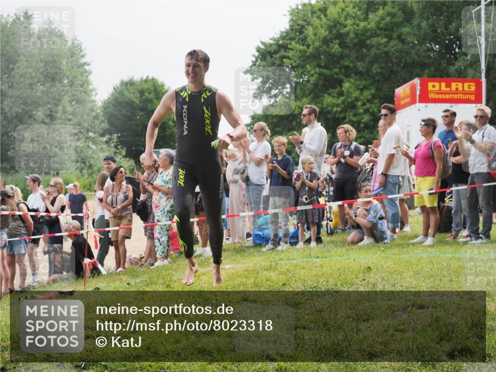 15.06.2025 - 27. Vierlanden-Triathlon KatJ http://msf.ph/oto/8023318 15.06.2025 10:56:15 Schwimmen 702, 716, 733 meine-sportfotos.de