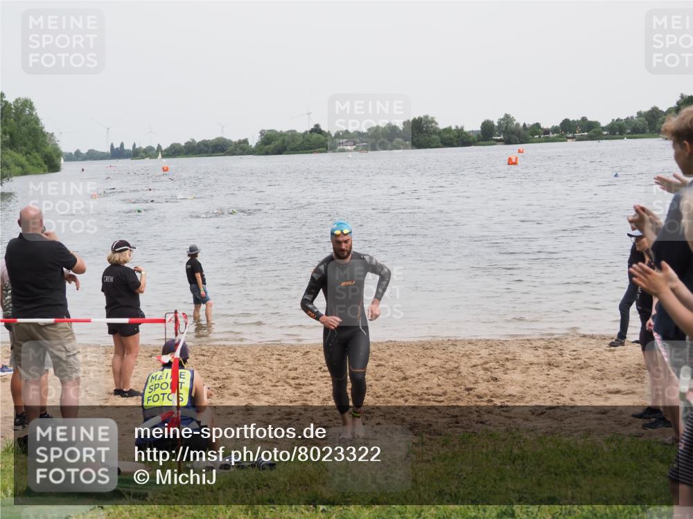 21.06.2025 - 27. Vierlanden-Triathlon MichiJ http://msf.ph/oto/8023322 15.06.2026 10:53:59 Schwimmen 650, 757 meine-sportfotos.de