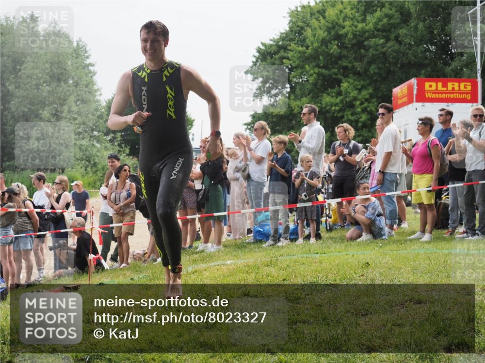 15.06.2025 - 27. Vierlanden-Triathlon KatJ http://msf.ph/oto/8023327 15.06.2025 10:56:16 Schwimmen 702, 716, 730, 733 meine-sportfotos.de