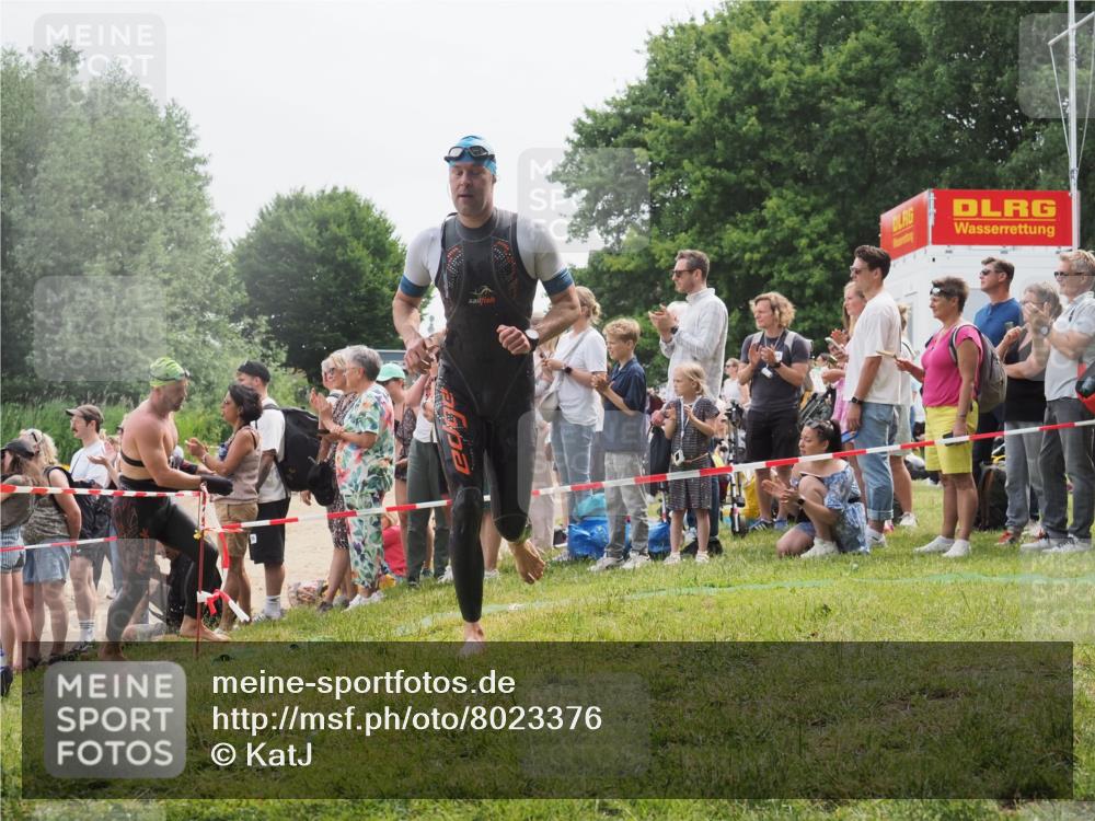 15.06.2025 - 27. Vierlanden-Triathlon KatJ http://msf.ph/oto/8023376 15.06.2025 10:56:22 Schwimmen 702, 716, 730 meine-sportfotos.de