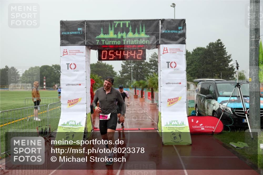 15.06.2025 - 7 Türme Triathlon Michael Strokosch http://msf.ph/oto/8023378 15.06.2025 15:44:42 Ziel 274, 296 meine-sportfotos.de