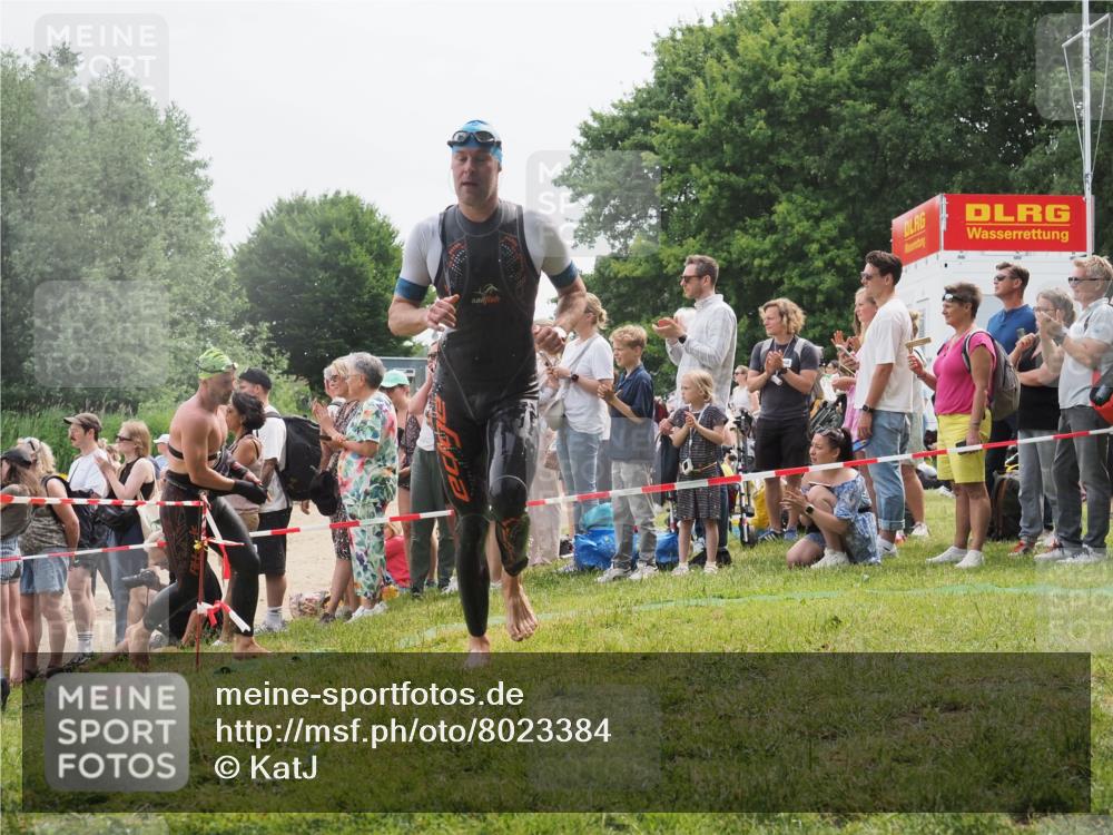 15.06.2025 - 27. Vierlanden-Triathlon KatJ http://msf.ph/oto/8023384 15.06.2025 10:56:22 Schwimmen 702, 716, 730 meine-sportfotos.de