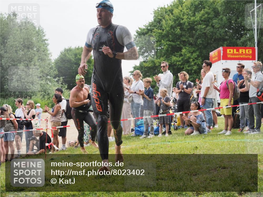 15.06.2025 - 27. Vierlanden-Triathlon KatJ http://msf.ph/oto/8023402 15.06.2025 10:56:23 Schwimmen 702, 716, 730 meine-sportfotos.de
