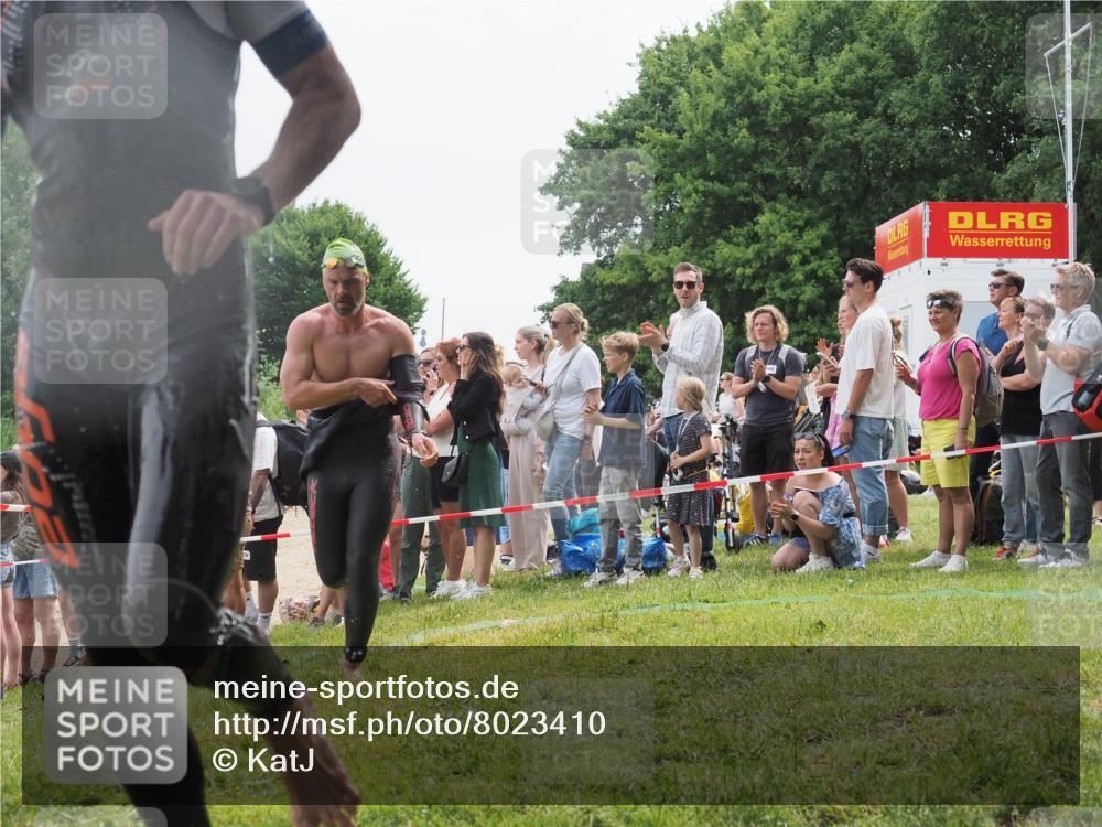 15.06.2025 - 27. Vierlanden-Triathlon KatJ http://msf.ph/oto/8023410 15.06.2025 10:56:24 Schwimmen 702, 716, 730 meine-sportfotos.de