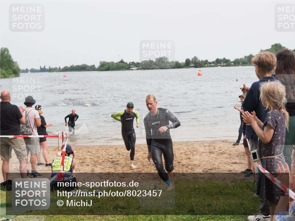 21.06.2025 - 27. Vierlanden-Triathlon MichiJ http://msf.ph/oto/8023457 15.06.2026 10:54:36 Schwimmen 695, 713, 715, 749 meine-sportfotos.de