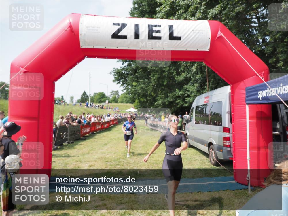 21.06.2025 - 27. Vierlanden-Triathlon MichiJ http://msf.ph/oto/8023459 15.06.2026 11:39:16 Ziel 489, 536, 621 meine-sportfotos.de