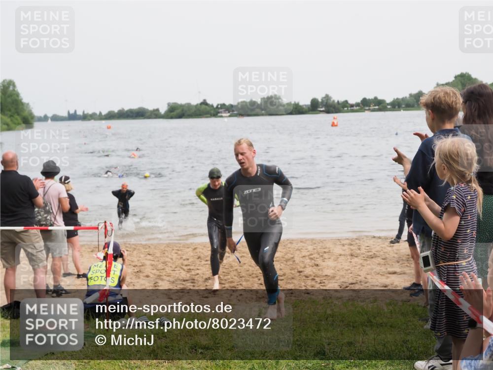 21.06.2025 - 27. Vierlanden-Triathlon MichiJ http://msf.ph/oto/8023472 15.06.2026 10:54:36 Schwimmen 695, 713, 715, 749 meine-sportfotos.de