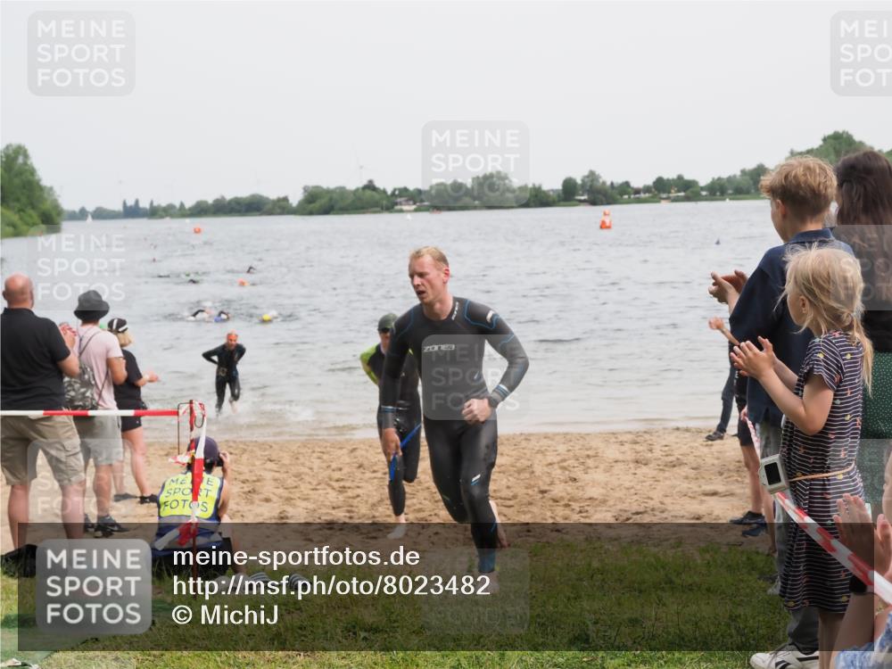 21.06.2025 - 27. Vierlanden-Triathlon MichiJ http://msf.ph/oto/8023482 15.06.2026 10:54:36 Schwimmen 695, 713, 715, 749 meine-sportfotos.de