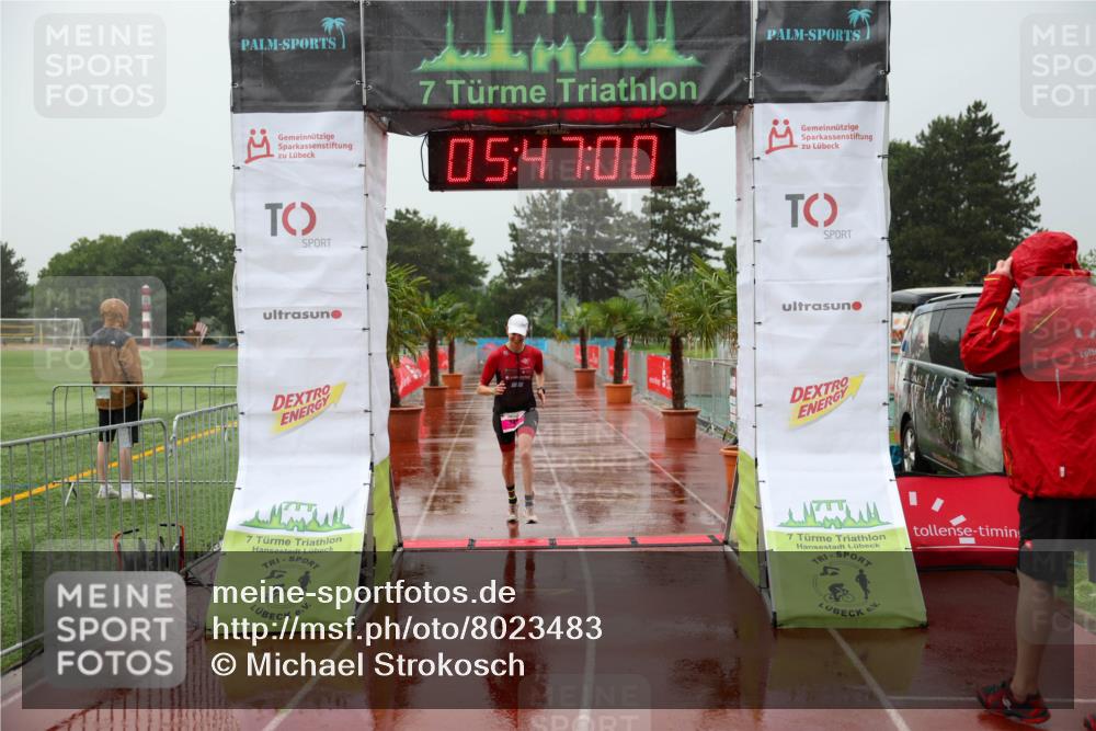15.06.2025 - 7 Türme Triathlon Michael Strokosch http://msf.ph/oto/8023483 15.06.2025 15:46:59 Ziel 243 meine-sportfotos.de