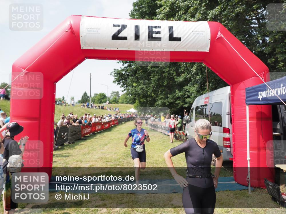 21.06.2025 - 27. Vierlanden-Triathlon MichiJ http://msf.ph/oto/8023502 15.06.2026 11:39:17 Ziel 489, 536 meine-sportfotos.de