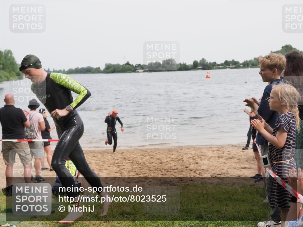 21.06.2025 - 27. Vierlanden-Triathlon MichiJ http://msf.ph/oto/8023525 15.06.2026 10:54:38 Schwimmen 695, 713, 715, 749 meine-sportfotos.de
