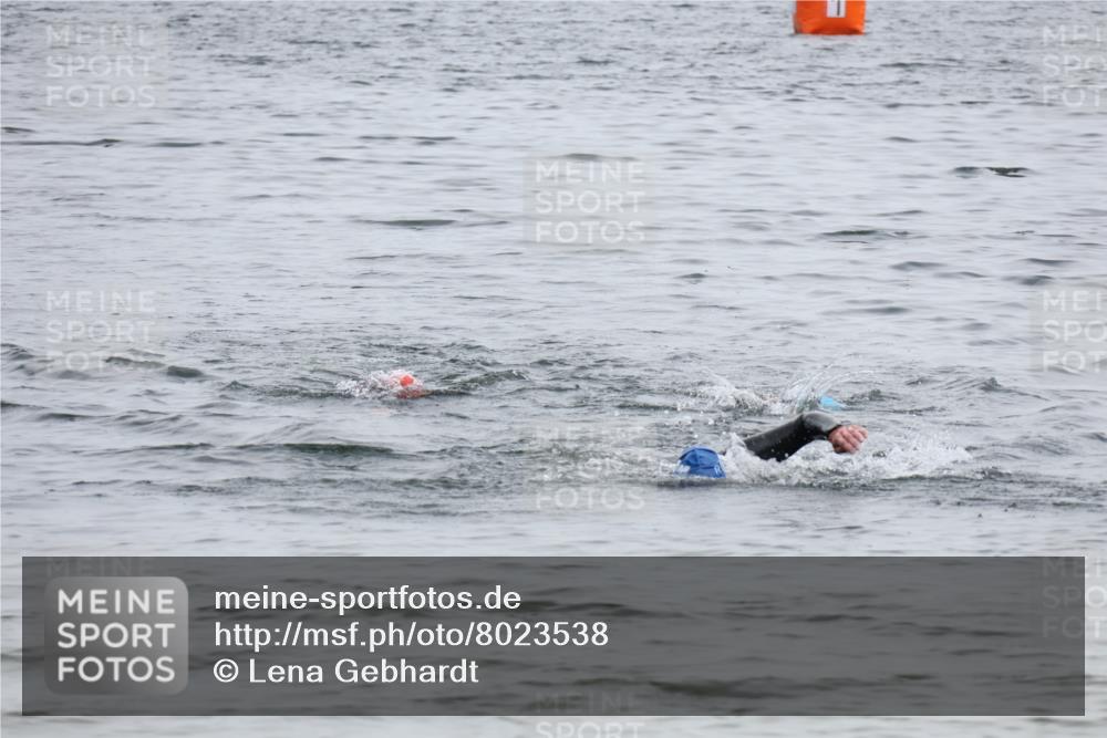 15.06.2025 - 27. Vierlanden-Triathlon Lena Gebhardt http://msf.ph/oto/8023538 15.06.2025 10:53:35 Schwimmen  meine-sportfotos.de