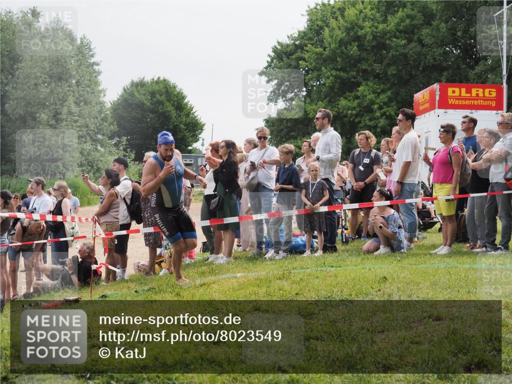 15.06.2025 - 27. Vierlanden-Triathlon KatJ http://msf.ph/oto/8023549 15.06.2025 10:56:42 Schwimmen 685, 691, 764, 771 meine-sportfotos.de