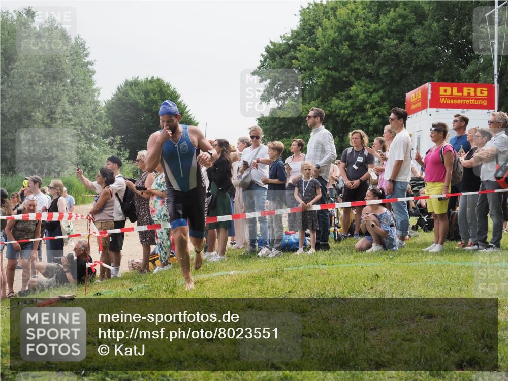 15.06.2025 - 27. Vierlanden-Triathlon KatJ http://msf.ph/oto/8023551 15.06.2025 10:56:43 Schwimmen 685, 691, 764 meine-sportfotos.de