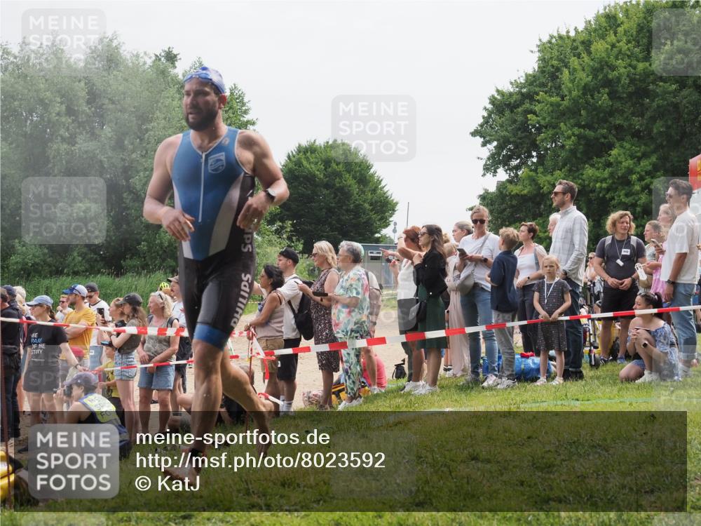 15.06.2025 - 27. Vierlanden-Triathlon KatJ http://msf.ph/oto/8023592 15.06.2025 10:56:44 Schwimmen 685, 691, 764 meine-sportfotos.de