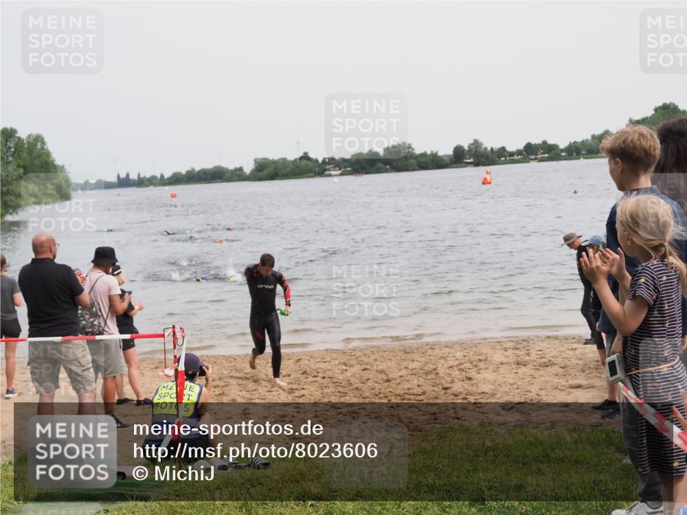 21.06.2025 - 27. Vierlanden-Triathlon MichiJ http://msf.ph/oto/8023606 15.06.2026 10:54:43 Schwimmen 695, 713, 715, 749 meine-sportfotos.de