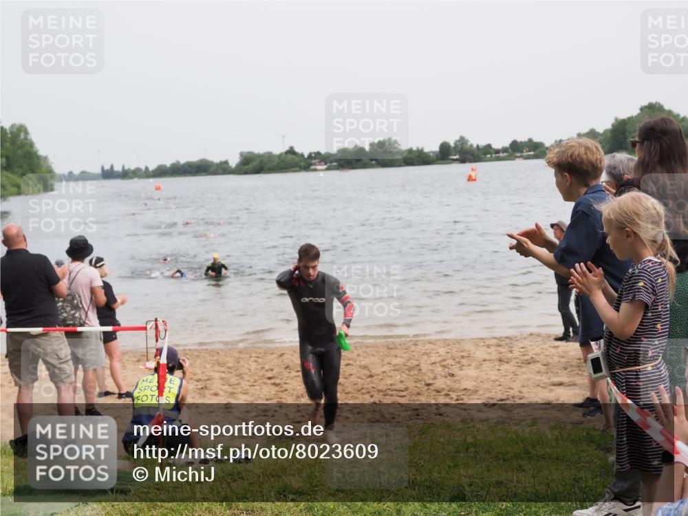 21.06.2025 - 27. Vierlanden-Triathlon MichiJ http://msf.ph/oto/8023609 15.06.2026 10:54:44 Schwimmen 695, 713, 715 meine-sportfotos.de