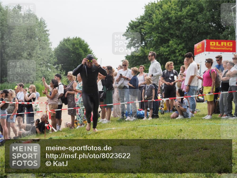 15.06.2025 - 27. Vierlanden-Triathlon KatJ http://msf.ph/oto/8023622 15.06.2025 10:56:49 Schwimmen 642, 651, 685, 691, 755 meine-sportfotos.de