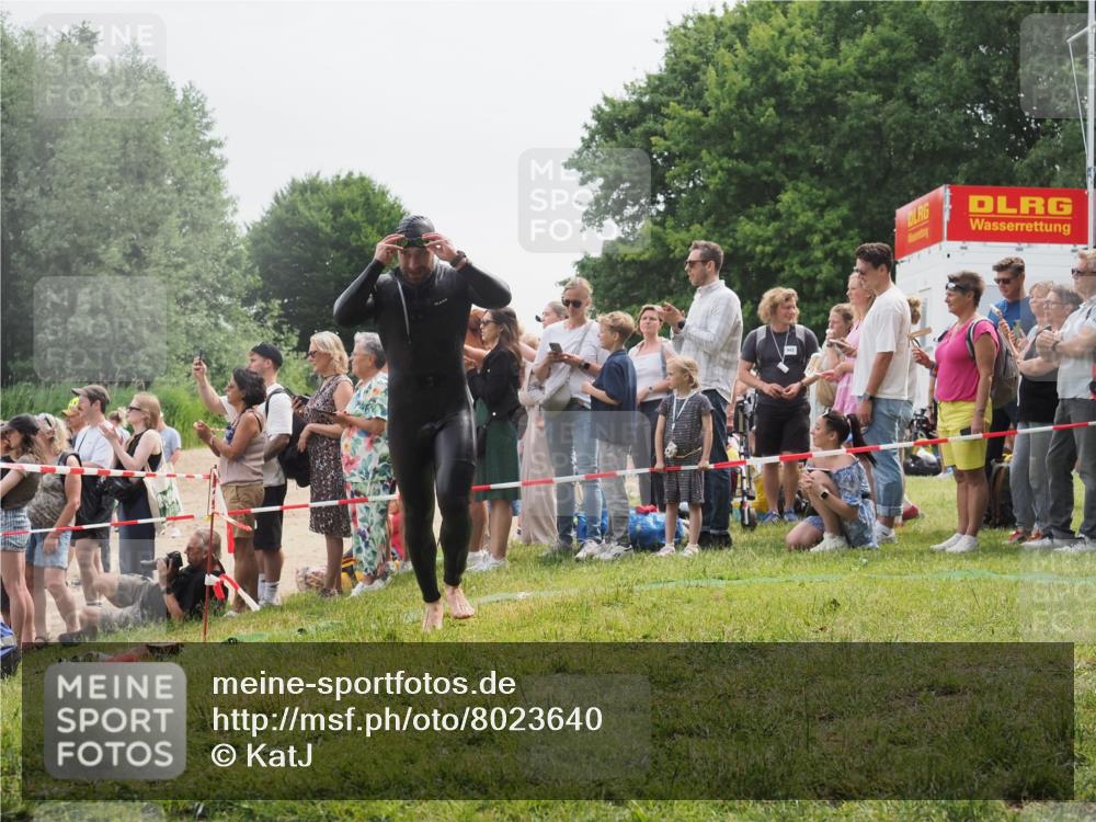 15.06.2025 - 27. Vierlanden-Triathlon KatJ http://msf.ph/oto/8023640 15.06.2025 10:56:49 Schwimmen 642, 651, 685, 691, 755 meine-sportfotos.de