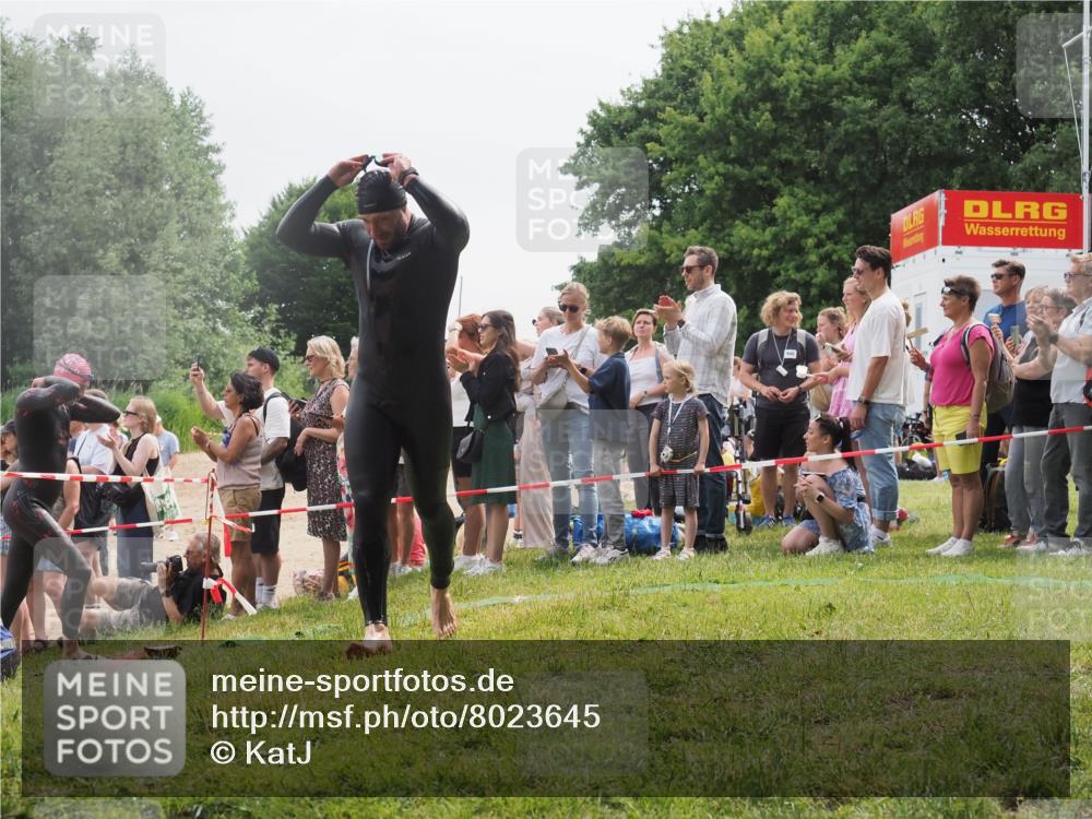 15.06.2025 - 27. Vierlanden-Triathlon KatJ http://msf.ph/oto/8023645 15.06.2025 10:56:50 Schwimmen 642, 651, 685, 688, 691, 755 meine-sportfotos.de