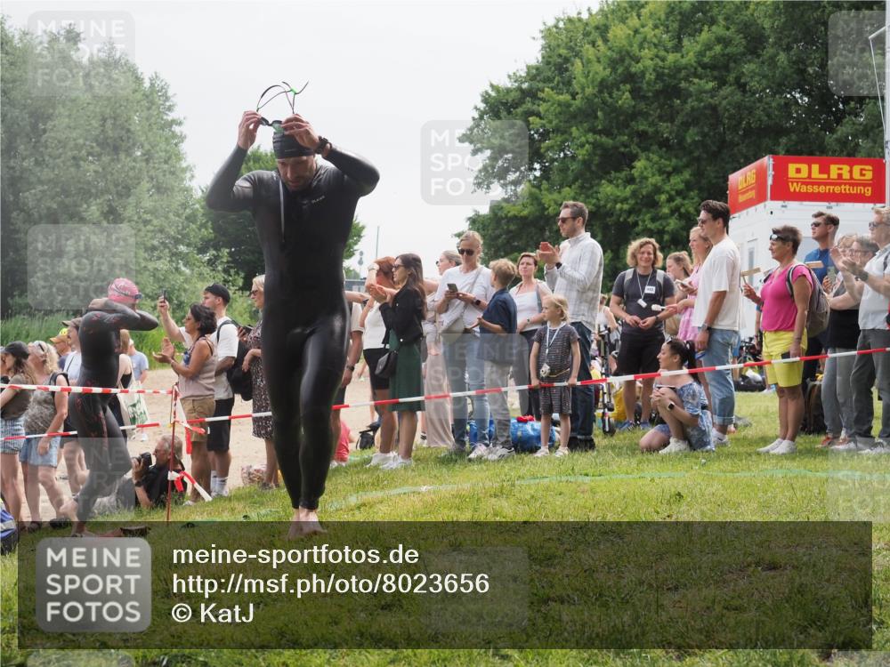 15.06.2025 - 27. Vierlanden-Triathlon KatJ http://msf.ph/oto/8023656 15.06.2025 10:56:50 Schwimmen 642, 651, 685, 688, 691, 755 meine-sportfotos.de