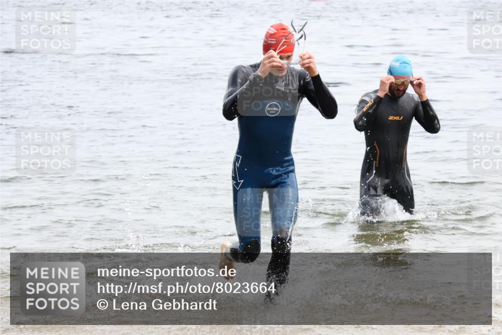 15.06.2025 - 27. Vierlanden-Triathlon Lena Gebhardt http://msf.ph/oto/8023664 15.06.2025 10:53:50 Schwimmen 650, 726, 757 meine-sportfotos.de