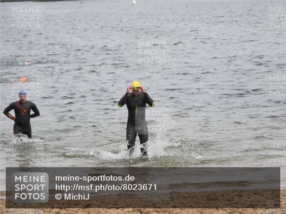 21.06.2025 - 27. Vierlanden-Triathlon MichiJ http://msf.ph/oto/8023671 15.06.2026 10:54:51 Schwimmen 677, 713, 761 meine-sportfotos.de