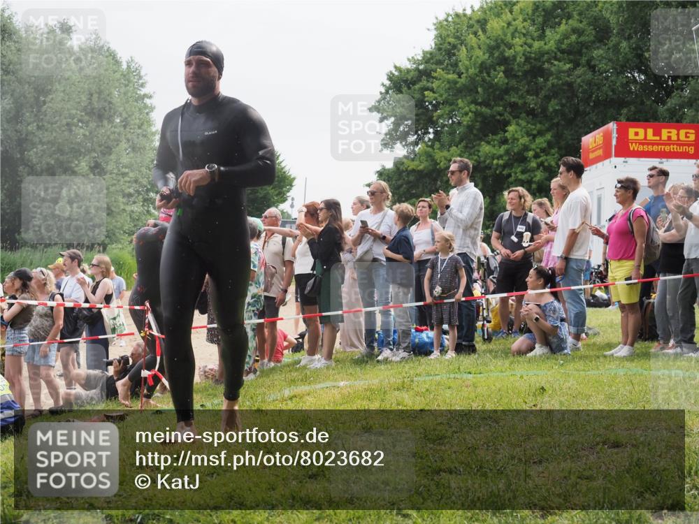 15.06.2025 - 27. Vierlanden-Triathlon KatJ http://msf.ph/oto/8023682 15.06.2025 10:56:51 Schwimmen 642, 651, 685, 688, 691, 755 meine-sportfotos.de