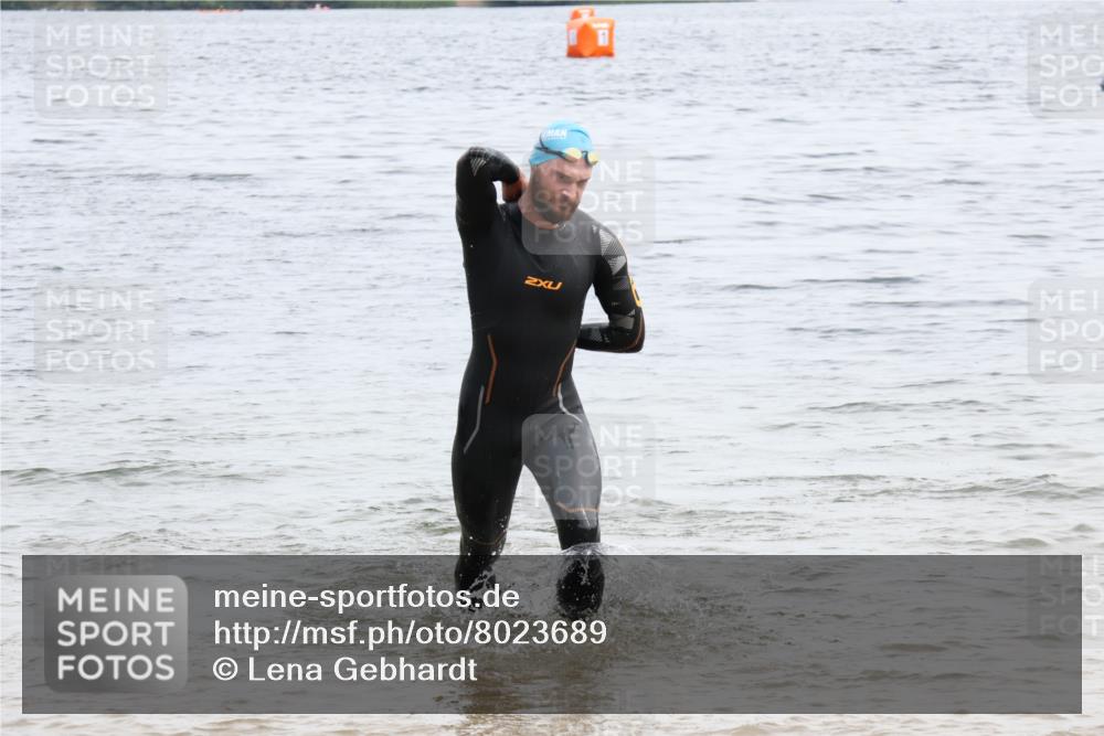 15.06.2025 - 27. Vierlanden-Triathlon Lena Gebhardt http://msf.ph/oto/8023689 15.06.2025 10:53:54 Schwimmen 650, 726, 757 meine-sportfotos.de