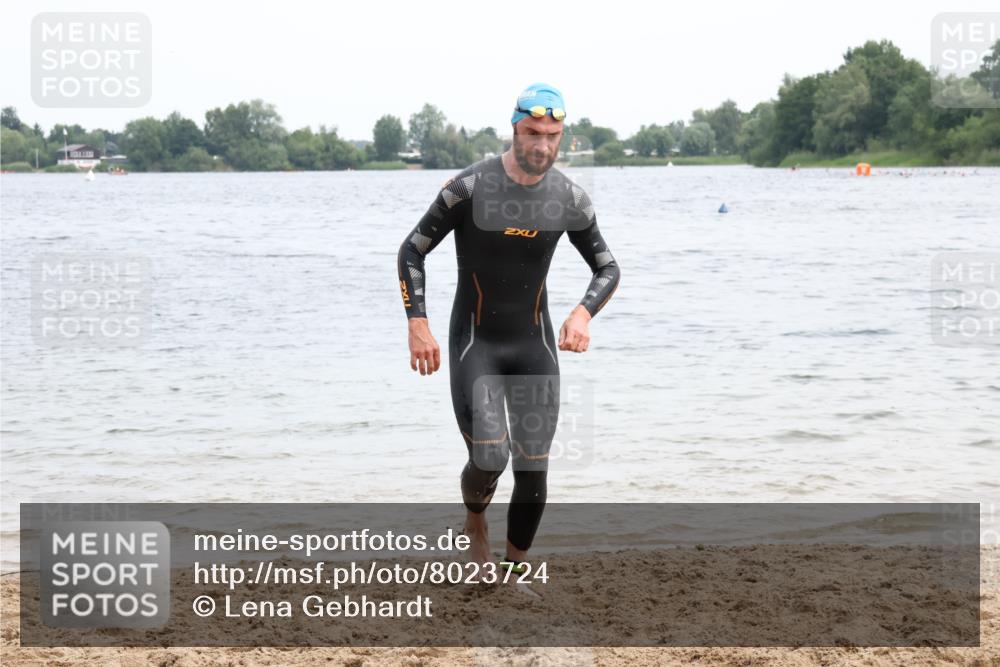 15.06.2025 - 27. Vierlanden-Triathlon Lena Gebhardt http://msf.ph/oto/8023724 15.06.2025 10:53:57 Schwimmen 650, 726, 757 meine-sportfotos.de