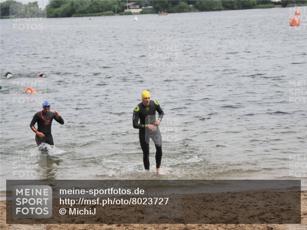 21.06.2025 - 27. Vierlanden-Triathlon MichiJ http://msf.ph/oto/8023727 15.06.2026 10:54:52 Schwimmen 677, 713, 744, 761 meine-sportfotos.de