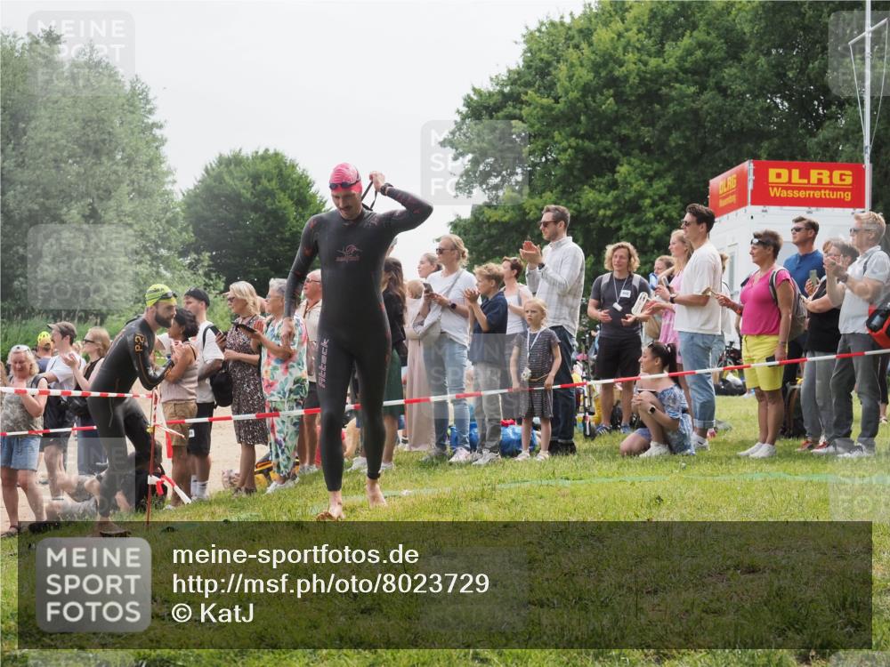 15.06.2025 - 27. Vierlanden-Triathlon KatJ http://msf.ph/oto/8023729 15.06.2025 10:56:53 Schwimmen 642, 651, 688, 691, 755 meine-sportfotos.de