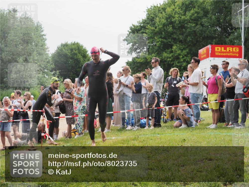 15.06.2025 - 27. Vierlanden-Triathlon KatJ http://msf.ph/oto/8023735 15.06.2025 10:56:53 Schwimmen 642, 651, 688, 691, 755 meine-sportfotos.de