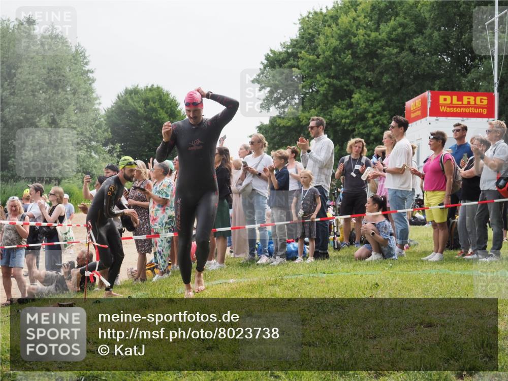 15.06.2025 - 27. Vierlanden-Triathlon KatJ http://msf.ph/oto/8023738 15.06.2025 10:56:53 Schwimmen 642, 651, 688, 691, 755 meine-sportfotos.de