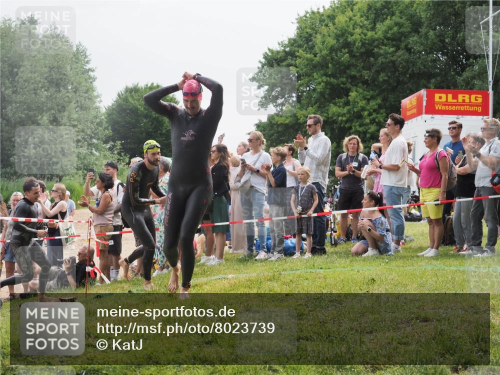 15.06.2025 - 27. Vierlanden-Triathlon KatJ http://msf.ph/oto/8023739 15.06.2025 10:56:53 Schwimmen 642, 651, 688, 691, 755 meine-sportfotos.de