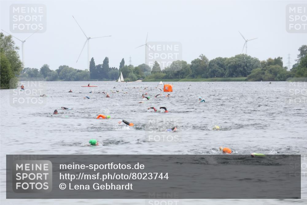 15.06.2025 - 27. Vierlanden-Triathlon Lena Gebhardt http://msf.ph/oto/8023744 15.06.2025 10:54:15 Schwimmen  meine-sportfotos.de