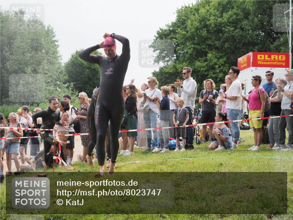 15.06.2025 - 27. Vierlanden-Triathlon KatJ http://msf.ph/oto/8023747 15.06.2025 10:56:53 Schwimmen 642, 651, 688, 691, 755 meine-sportfotos.de
