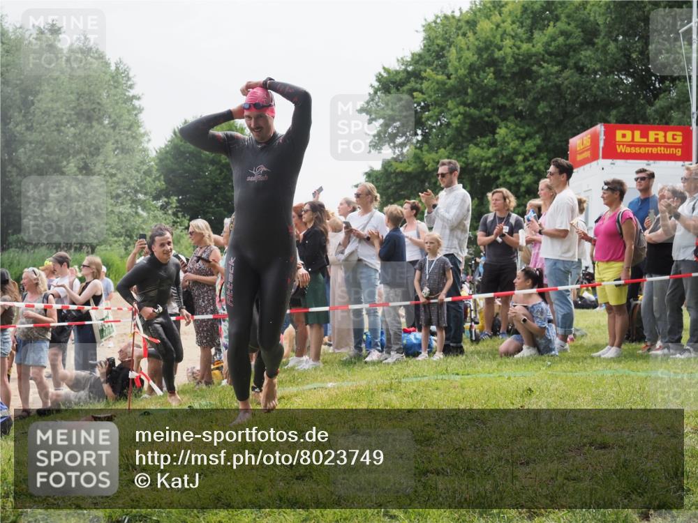 15.06.2025 - 27. Vierlanden-Triathlon KatJ http://msf.ph/oto/8023749 15.06.2025 10:56:53 Schwimmen 642, 651, 688, 691, 755 meine-sportfotos.de