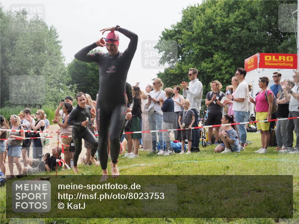 15.06.2025 - 27. Vierlanden-Triathlon KatJ http://msf.ph/oto/8023753 15.06.2025 10:56:54 Schwimmen 642, 651, 688, 691, 755 meine-sportfotos.de