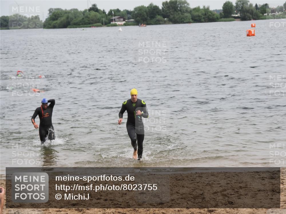 21.06.2025 - 27. Vierlanden-Triathlon MichiJ http://msf.ph/oto/8023755 15.06.2026 10:54:52 Schwimmen 677, 713, 744, 761 meine-sportfotos.de