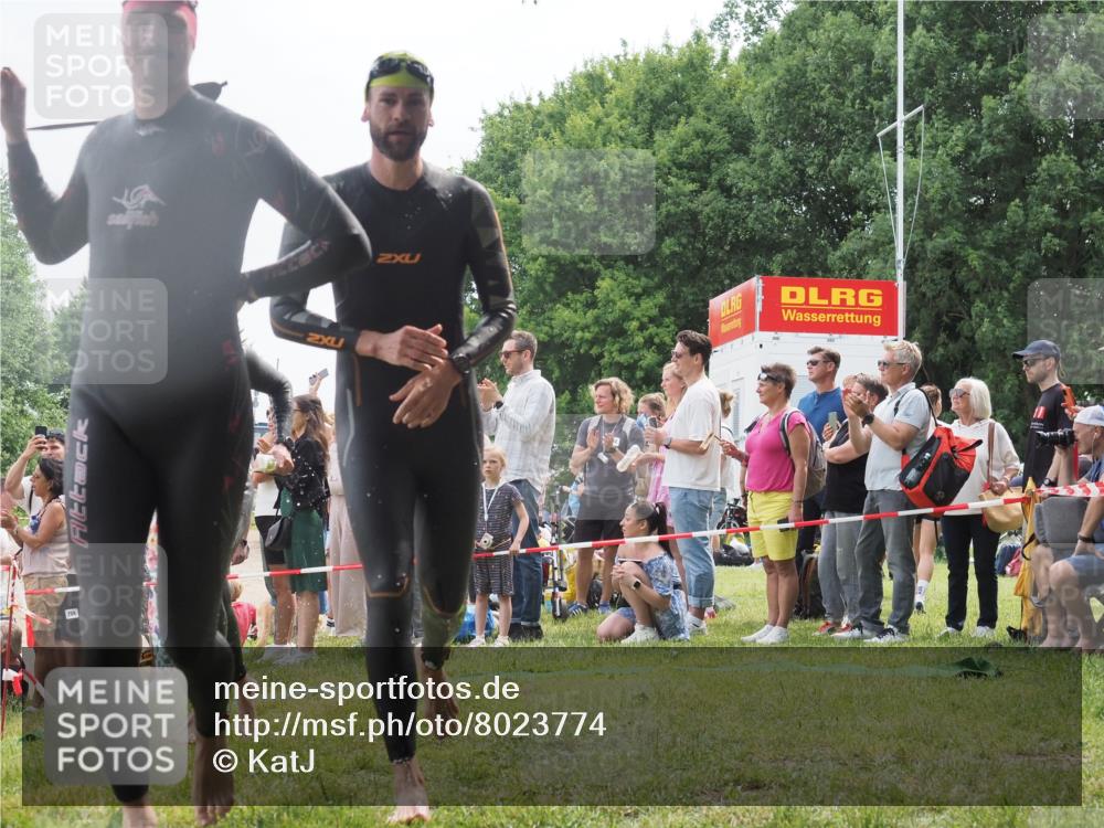 15.06.2025 - 27. Vierlanden-Triathlon KatJ http://msf.ph/oto/8023774 15.06.2025 10:56:55 Schwimmen 642, 651, 688, 691, 755 meine-sportfotos.de
