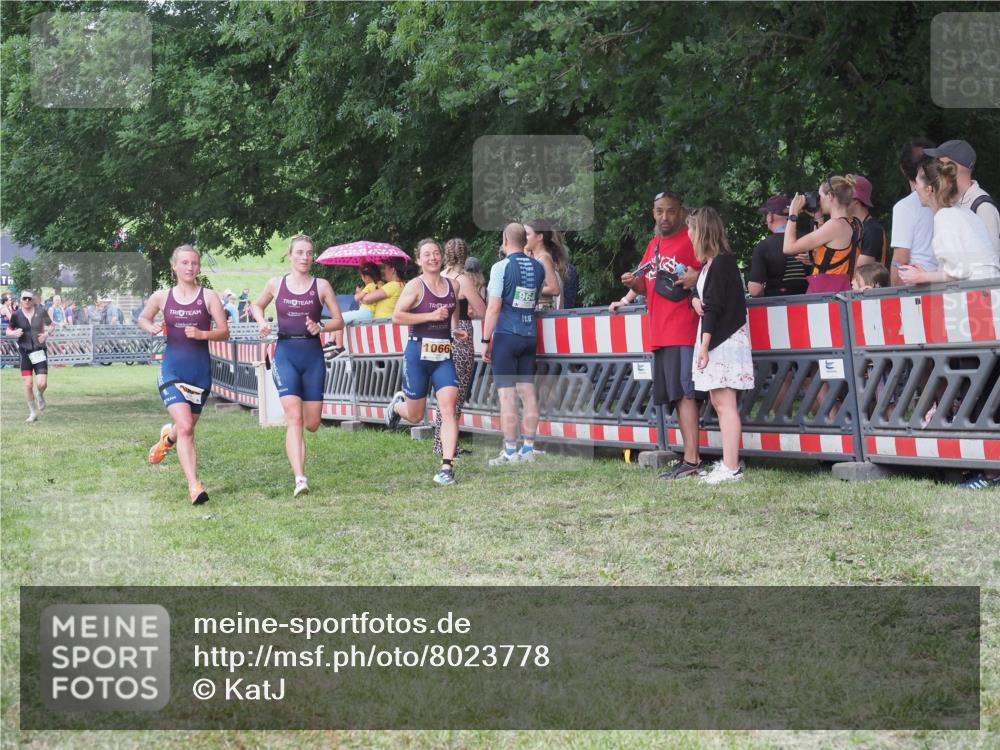 21.06.2025 - 27. Vierlanden-Triathlon KatJ http://msf.ph/oto/8023778 15.06.2025 13:25:15 Ziel 658, 1065, 1066, 1067 meine-sportfotos.de