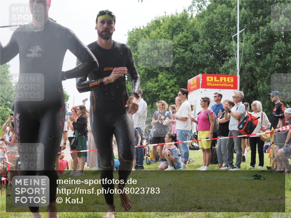 15.06.2025 - 27. Vierlanden-Triathlon KatJ http://msf.ph/oto/8023783 15.06.2025 10:56:55 Schwimmen 642, 651, 688, 691, 755 meine-sportfotos.de