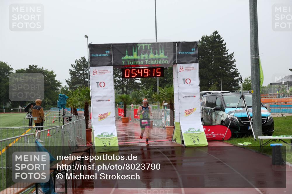 15.06.2025 - 7 Türme Triathlon Michael Strokosch http://msf.ph/oto/8023790 15.06.2025 15:49:14 Ziel  meine-sportfotos.de