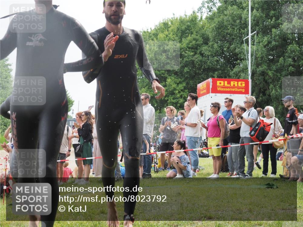 15.06.2025 - 27. Vierlanden-Triathlon KatJ http://msf.ph/oto/8023792 15.06.2025 10:56:55 Schwimmen 642, 651, 688, 691, 755 meine-sportfotos.de