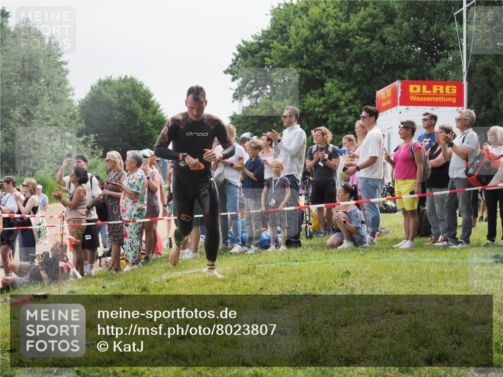 15.06.2025 - 27. Vierlanden-Triathlon KatJ http://msf.ph/oto/8023807 15.06.2025 10:56:57 Schwimmen 642, 651, 654, 688, 691, 711, 718, 755 meine-sportfotos.de