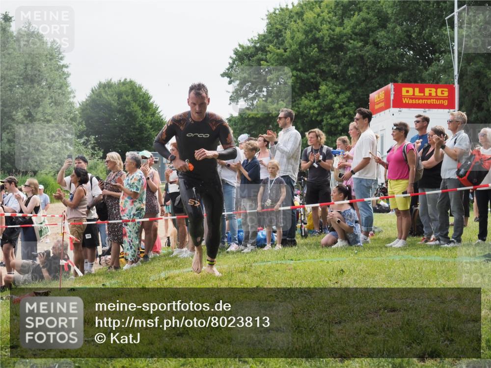 15.06.2025 - 27. Vierlanden-Triathlon KatJ http://msf.ph/oto/8023813 15.06.2025 10:56:57 Schwimmen 642, 651, 654, 688, 691, 711, 718, 755 meine-sportfotos.de
