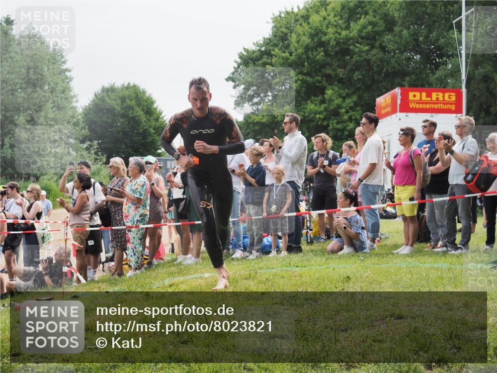 15.06.2025 - 27. Vierlanden-Triathlon KatJ http://msf.ph/oto/8023821 15.06.2025 10:56:57 Schwimmen 642, 651, 654, 688, 691, 711, 718, 755 meine-sportfotos.de