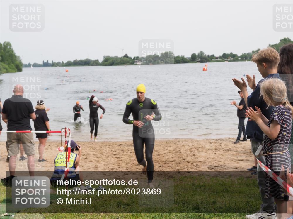 21.06.2025 - 27. Vierlanden-Triathlon MichiJ http://msf.ph/oto/8023869 15.06.2026 10:54:57 Schwimmen 677, 735, 744, 761 meine-sportfotos.de